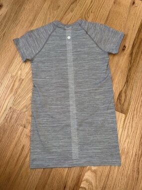 Lululemon Swiftly Tech Short Sleeve Shirt Black White Striped Size 6